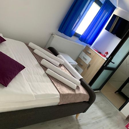 Lumea Copiilor Karina&Adelin Lupeni Hotel Lupeni  ภายนอก รูปภาพ