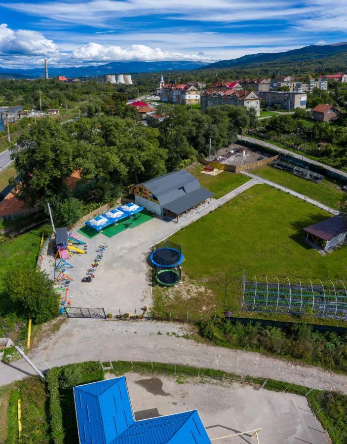 Lumea Copiilor Karina&Adelin Lupeni Hotel Lupeni  ภายนอก รูปภาพ