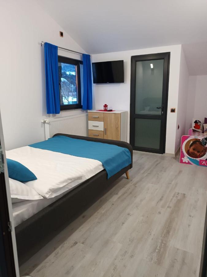 Lumea Copiilor Karina&Adelin Lupeni Hotel Lupeni  ภายนอก รูปภาพ