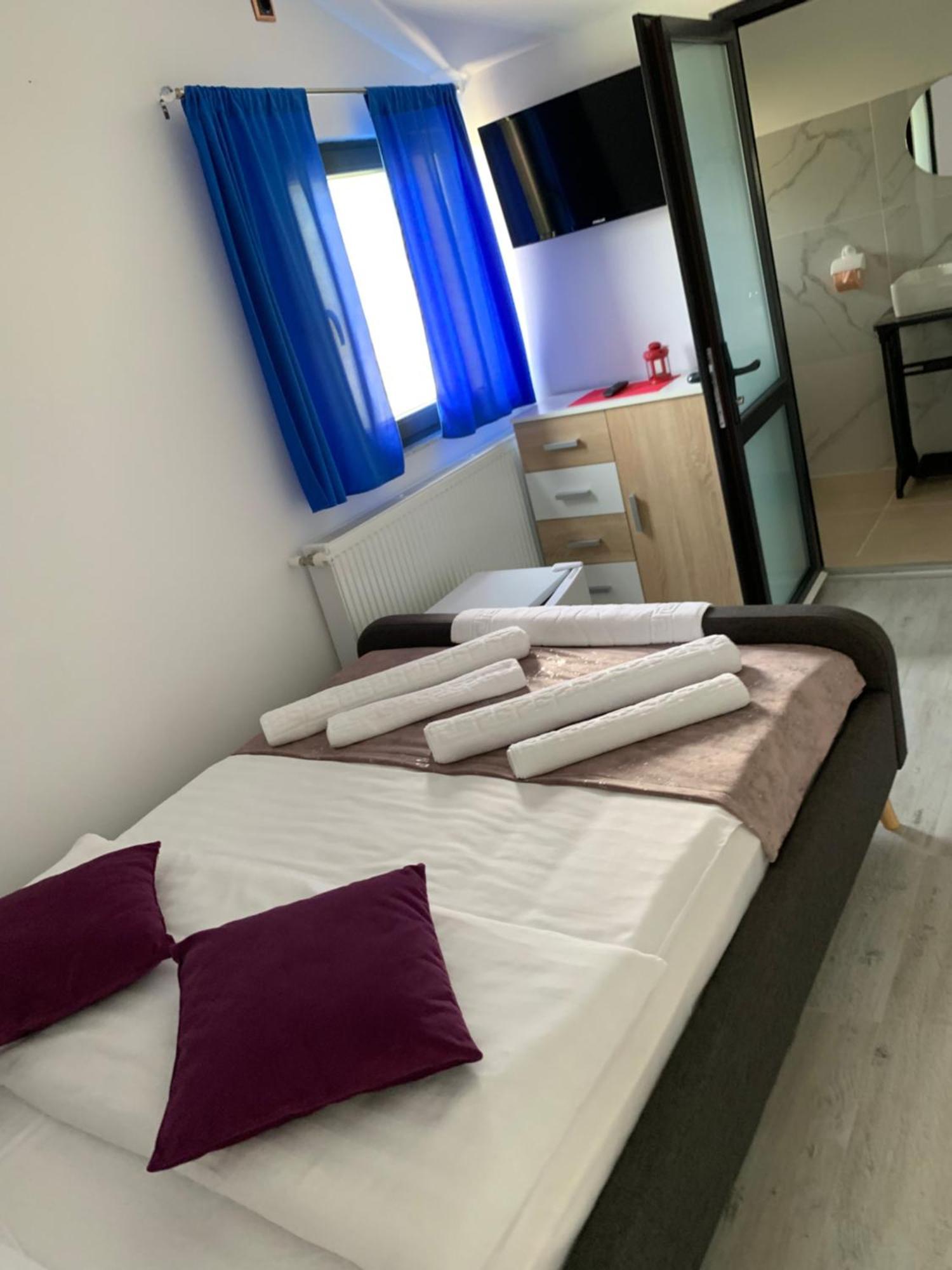 Lumea Copiilor Karina&Adelin Lupeni Hotel Lupeni  ภายนอก รูปภาพ