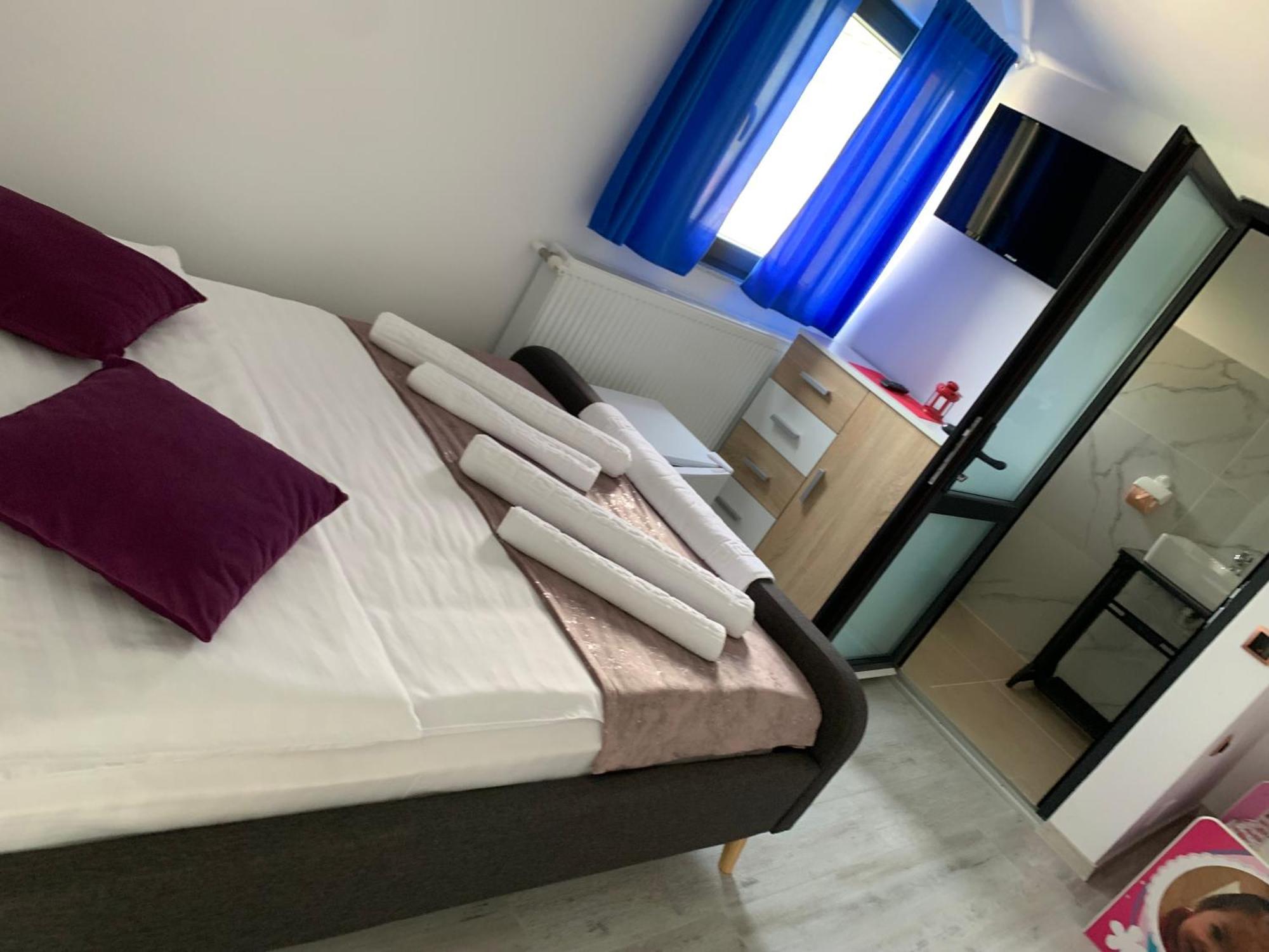 Lumea Copiilor Karina&Adelin Lupeni Hotel Lupeni  ภายนอก รูปภาพ